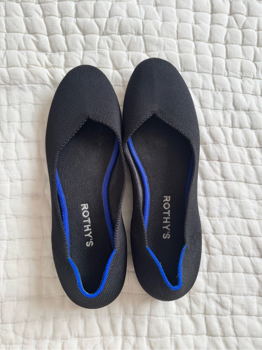 Rothy’s The Flat Classic Ballet Flat Slip On Round Toe Black Blue Trim Sz 9